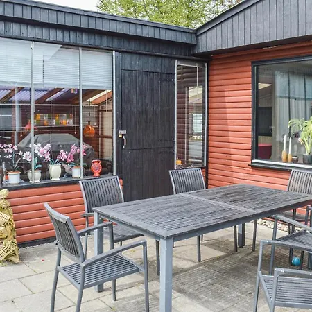 Holiday home Cozy In With Kitchen Hals